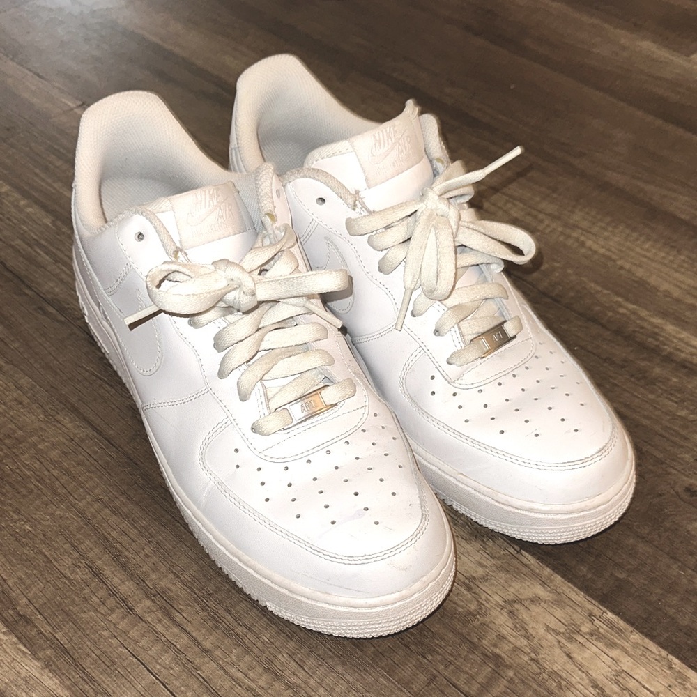 Nike AF1 White Low Classic Sneakers | 12M = 13.5W | Preowned Leather Air Forces - Picture 11 of 15